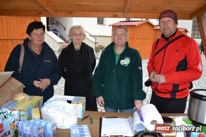 Zdjęcie w galerii na portalu naszraciborz.pl: Uczestnicy 50. Rajdu Szlakiem Husarii dotarli na zamek wiadomości z regionu