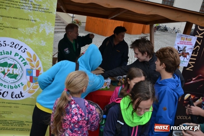 Zdjęcie w galerii na portalu naszraciborz.pl: Uczestnicy 50. Rajdu Szlakiem Husarii dotarli na zamek wiadomości z regionu