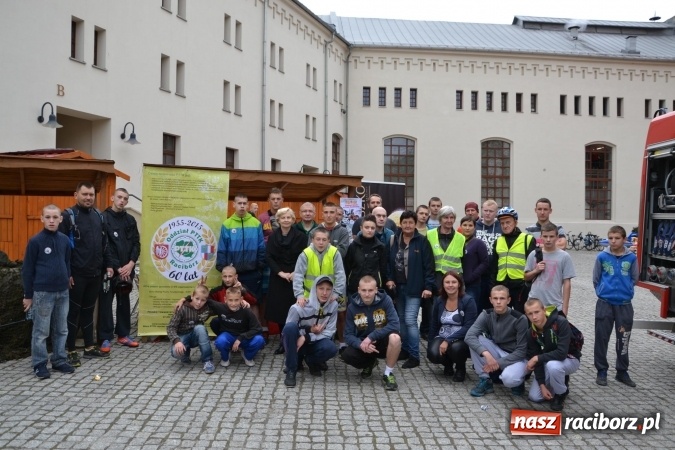 Zdjęcie w galerii na portalu naszraciborz.pl: Uczestnicy 50. Rajdu Szlakiem Husarii dotarli na zamek wiadomości z regionu