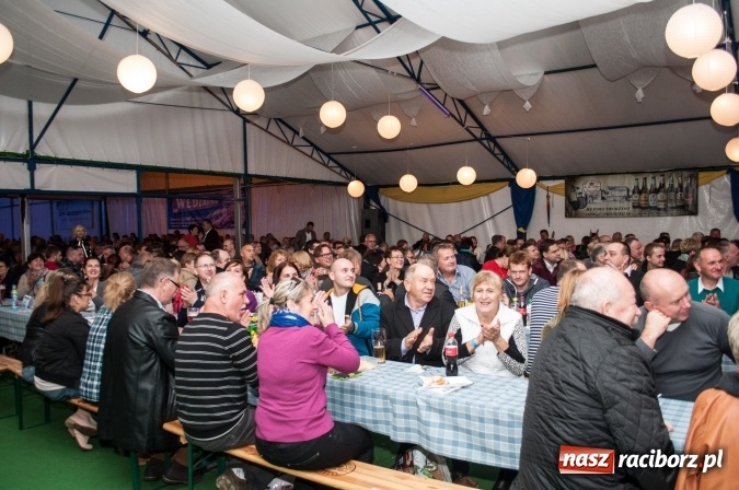 Zdjęcie w galerii na portalu naszraciborz.pl: Oktoberfest w Szymocicach – jak na Bajerach… wiadomości z regionu