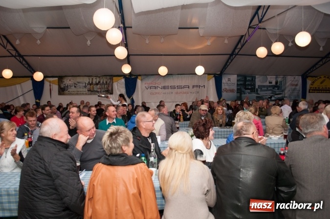 Zdjęcie w galerii na portalu naszraciborz.pl: Oktoberfest w Szymocicach – jak na Bajerach… wiadomości z regionu
