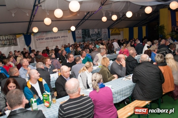 Zdjęcie w galerii na portalu naszraciborz.pl: Oktoberfest w Szymocicach – jak na Bajerach… wiadomości z regionu