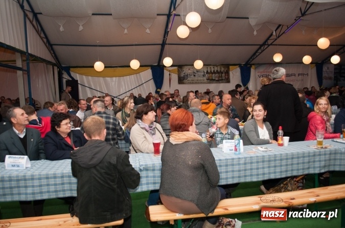 Zdjęcie w galerii na portalu naszraciborz.pl: Oktoberfest w Szymocicach – jak na Bajerach… wiadomości z regionu