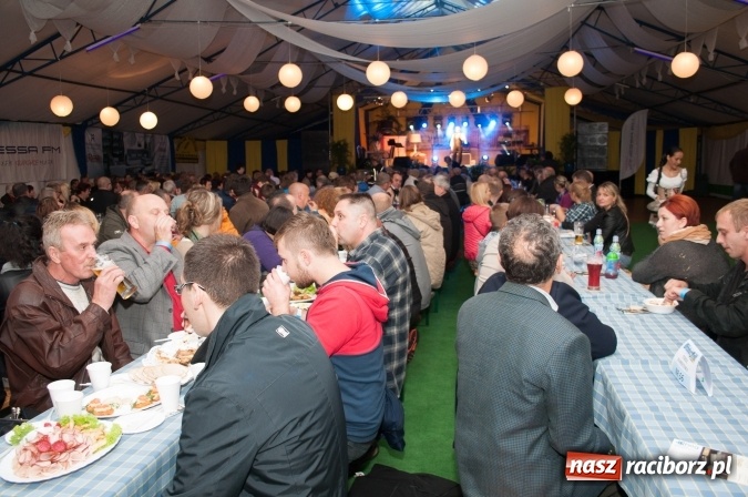 Zdjęcie w galerii na portalu naszraciborz.pl: Oktoberfest w Szymocicach – jak na Bajerach… wiadomości z regionu