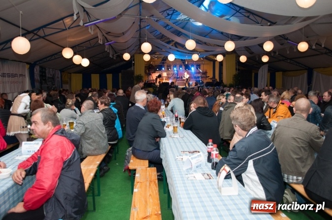 Zdjęcie w galerii na portalu naszraciborz.pl: Oktoberfest w Szymocicach – jak na Bajerach… wiadomości z regionu