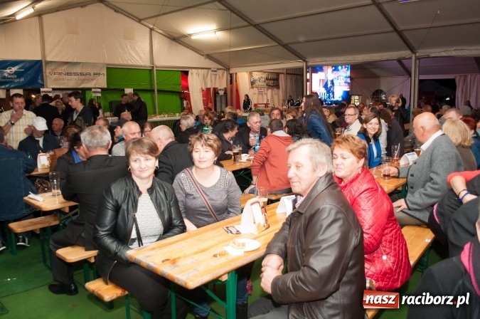 Zdjęcie w galerii na portalu naszraciborz.pl: Oktoberfest w Szymocicach – jak na Bajerach… wiadomości z regionu