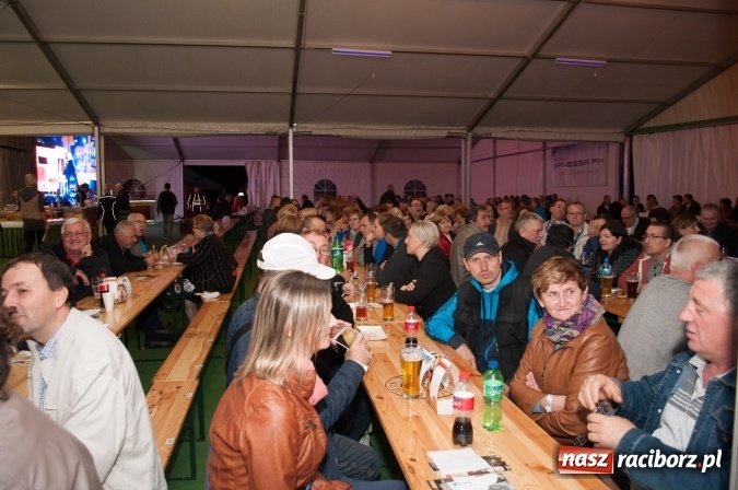 Zdjęcie w galerii na portalu naszraciborz.pl: Oktoberfest w Szymocicach – jak na Bajerach… wiadomości z regionu