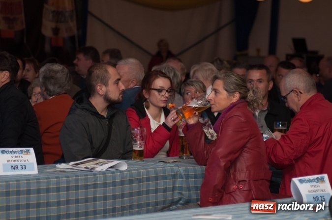Zdjęcie w galerii na portalu naszraciborz.pl: Oktoberfest w Szymocicach – jak na Bajerach… wiadomości z regionu