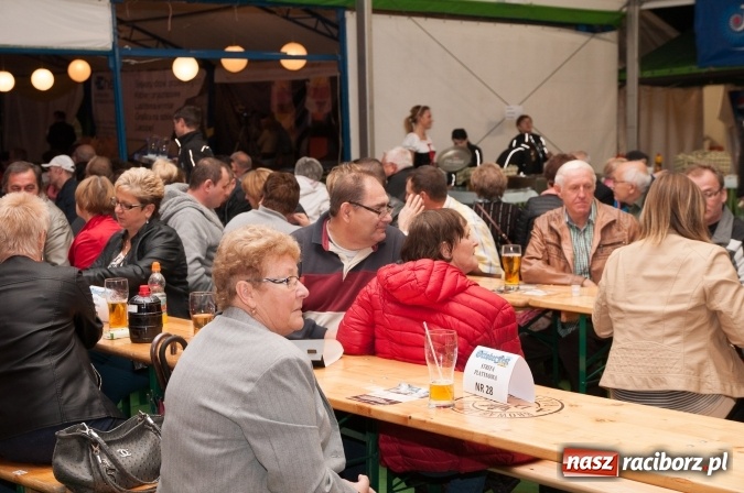 Zdjęcie w galerii na portalu naszraciborz.pl: Oktoberfest w Szymocicach – jak na Bajerach… wiadomości z regionu