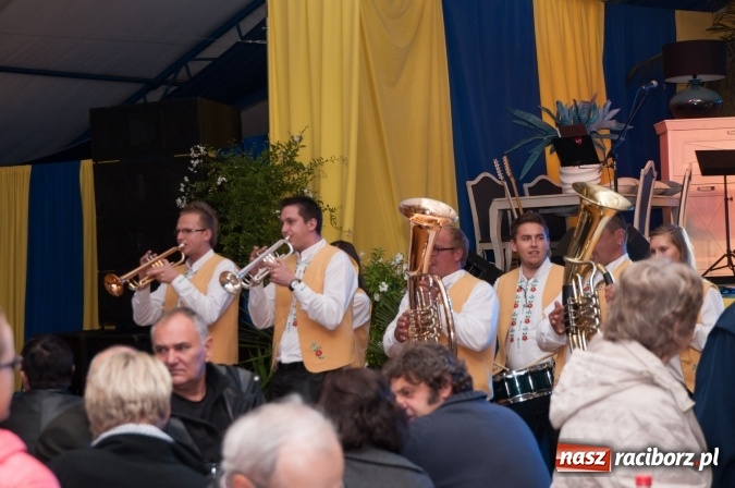 Zdjęcie w galerii na portalu naszraciborz.pl: Oktoberfest w Szymocicach – jak na Bajerach… wiadomości z regionu