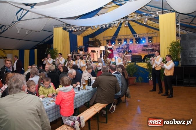 Zdjęcie w galerii na portalu naszraciborz.pl: Oktoberfest w Szymocicach – jak na Bajerach… wiadomości z regionu