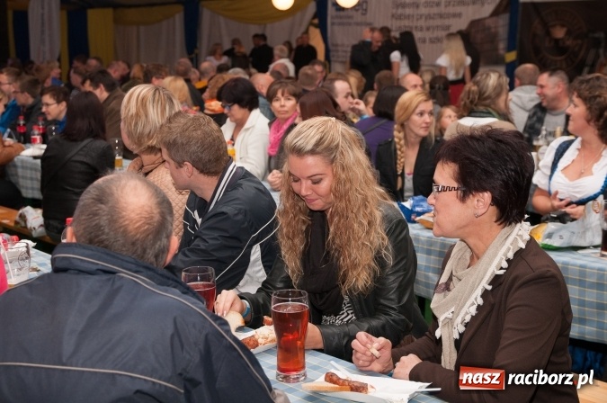Zdjęcie w galerii na portalu naszraciborz.pl: Oktoberfest w Szymocicach – jak na Bajerach… wiadomości z regionu