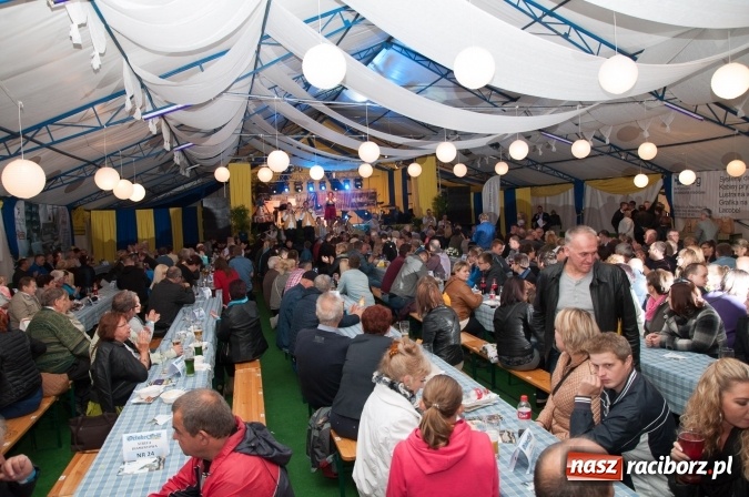 Zdjęcie w galerii na portalu naszraciborz.pl: Oktoberfest w Szymocicach – jak na Bajerach… wiadomości z regionu