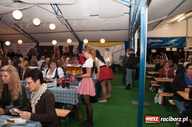 Zdjęcie w galerii na portalu naszraciborz.pl: Oktoberfest w Szymocicach – jak na Bajerach… wiadomości z regionu