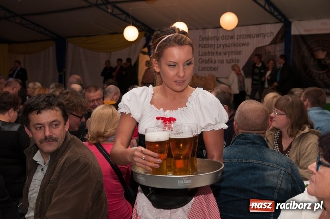 Zdjęcie w galerii na portalu naszraciborz.pl: Oktoberfest w Szymocicach – jak na Bajerach… wiadomości z regionu
