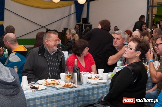 Zdjęcie w galerii na portalu naszraciborz.pl: Oktoberfest w Szymocicach – jak na Bajerach… wiadomości z regionu