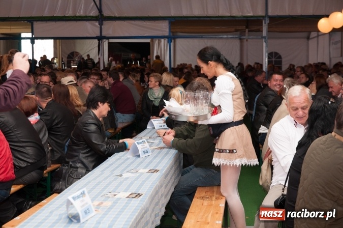 Zdjęcie w galerii na portalu naszraciborz.pl: Oktoberfest w Szymocicach – jak na Bajerach… wiadomości z regionu