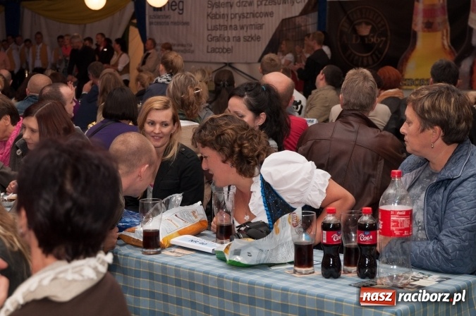 Zdjęcie w galerii na portalu naszraciborz.pl: Oktoberfest w Szymocicach – jak na Bajerach… wiadomości z regionu