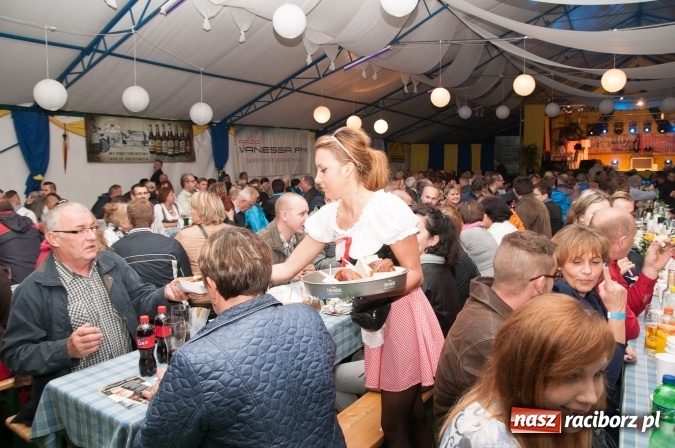 Zdjęcie w galerii na portalu naszraciborz.pl: Oktoberfest w Szymocicach – jak na Bajerach… wiadomości z regionu