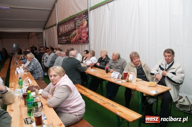 Zdjęcie w galerii na portalu naszraciborz.pl: Oktoberfest w Szymocicach – jak na Bajerach… wiadomości z regionu
