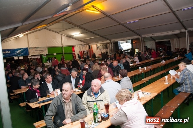 Zdjęcie w galerii na portalu naszraciborz.pl: Oktoberfest w Szymocicach – jak na Bajerach… wiadomości z regionu