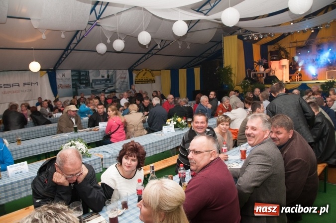 Zdjęcie w galerii na portalu naszraciborz.pl: Oktoberfest w Szymocicach – jak na Bajerach… wiadomości z regionu