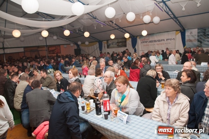 Zdjęcie w galerii na portalu naszraciborz.pl: Oktoberfest w Szymocicach – jak na Bajerach… wiadomości z regionu