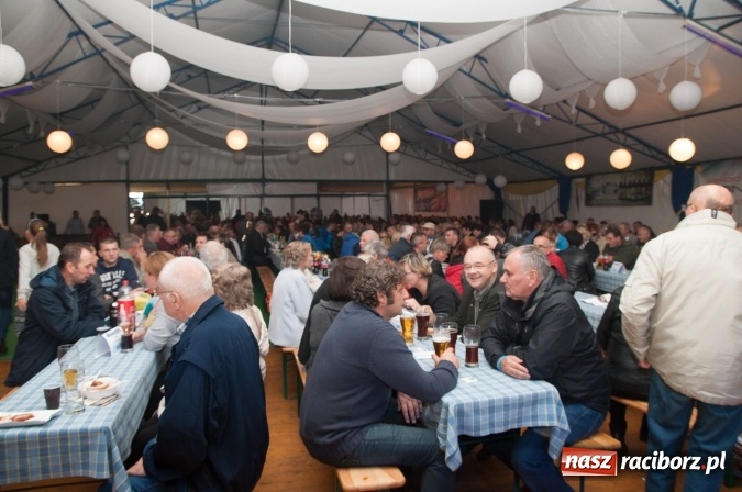 Zdjęcie w galerii na portalu naszraciborz.pl: Oktoberfest w Szymocicach – jak na Bajerach… wiadomości z regionu