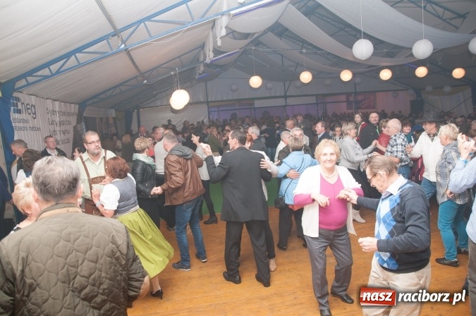 Zdjęcie w galerii na portalu naszraciborz.pl: Oktoberfest w Szymocicach – jak na Bajerach… wiadomości z regionu