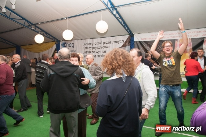 Zdjęcie w galerii na portalu naszraciborz.pl: Oktoberfest w Szymocicach – jak na Bajerach… wiadomości z regionu