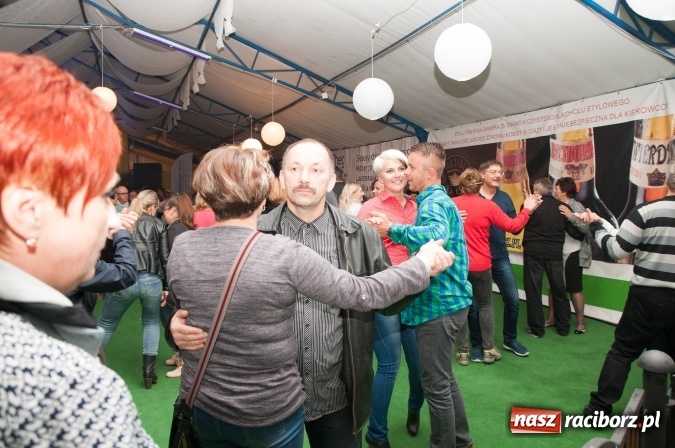 Zdjęcie w galerii na portalu naszraciborz.pl: Oktoberfest w Szymocicach – jak na Bajerach… wiadomości z regionu