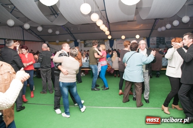 Zdjęcie w galerii na portalu naszraciborz.pl: Oktoberfest w Szymocicach – jak na Bajerach… wiadomości z regionu