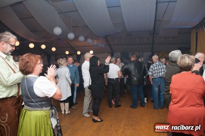 Zdjęcie w galerii na portalu naszraciborz.pl: Oktoberfest w Szymocicach – jak na Bajerach… wiadomości z regionu