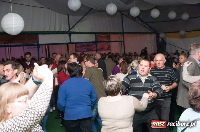 Zdjęcie w galerii na portalu naszraciborz.pl: Oktoberfest w Szymocicach – jak na Bajerach… wiadomości z regionu