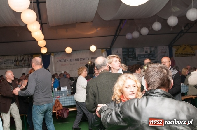 Zdjęcie w galerii na portalu naszraciborz.pl: Oktoberfest w Szymocicach – jak na Bajerach… wiadomości z regionu