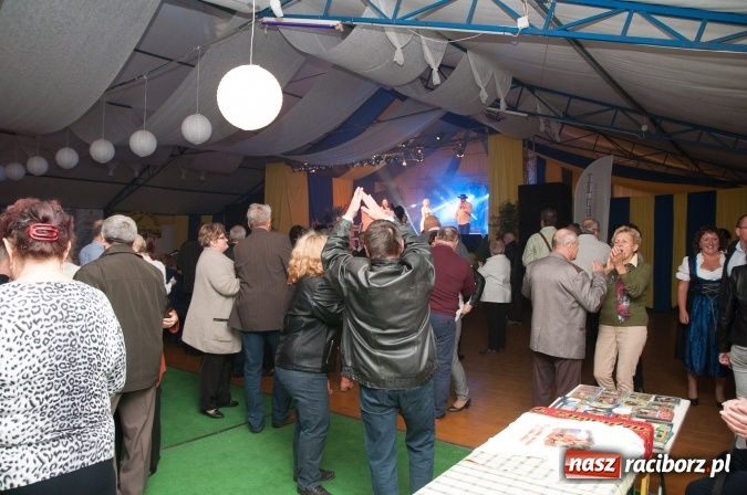 Zdjęcie w galerii na portalu naszraciborz.pl: Oktoberfest w Szymocicach – jak na Bajerach… wiadomości z regionu