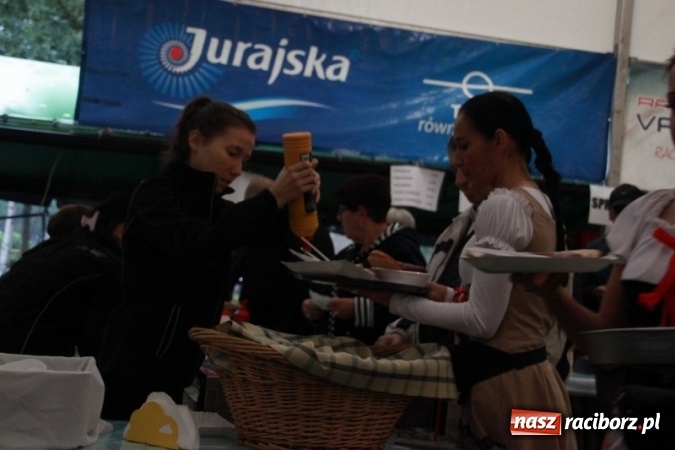 Zdjęcie w galerii na portalu naszraciborz.pl: Oktoberfest w Szymocicach – jak na Bajerach… wiadomości z regionu