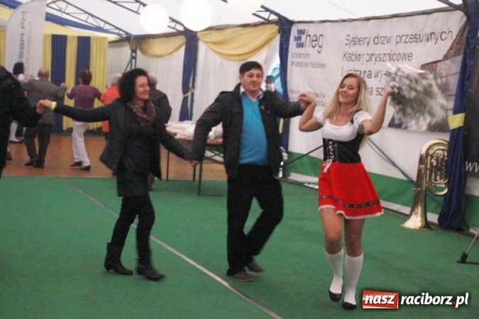 Zdjęcie w galerii na portalu naszraciborz.pl: Oktoberfest w Szymocicach – jak na Bajerach… wiadomości z regionu