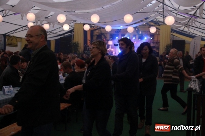Zdjęcie w galerii na portalu naszraciborz.pl: Oktoberfest w Szymocicach – jak na Bajerach… wiadomości z regionu