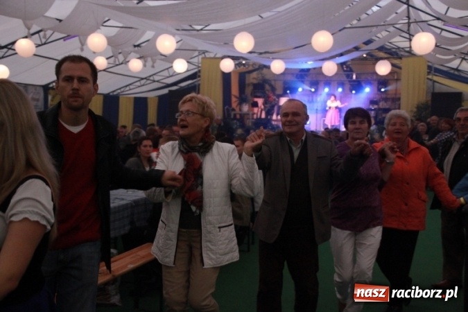 Zdjęcie w galerii na portalu naszraciborz.pl: Oktoberfest w Szymocicach – jak na Bajerach… wiadomości z regionu