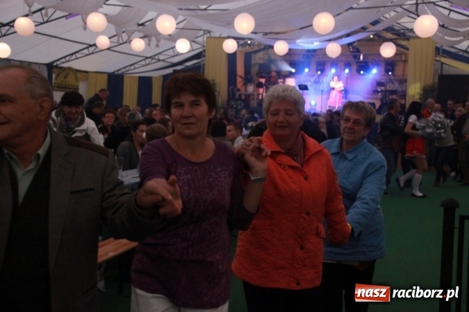 Zdjęcie w galerii na portalu naszraciborz.pl: Oktoberfest w Szymocicach – jak na Bajerach… wiadomości z regionu