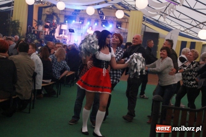 Zdjęcie w galerii na portalu naszraciborz.pl: Oktoberfest w Szymocicach – jak na Bajerach… wiadomości z regionu