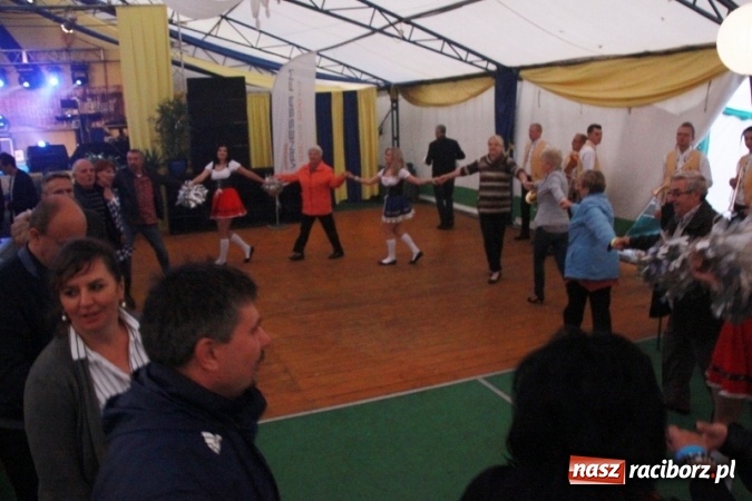 Zdjęcie w galerii na portalu naszraciborz.pl: Oktoberfest w Szymocicach – jak na Bajerach… wiadomości z regionu