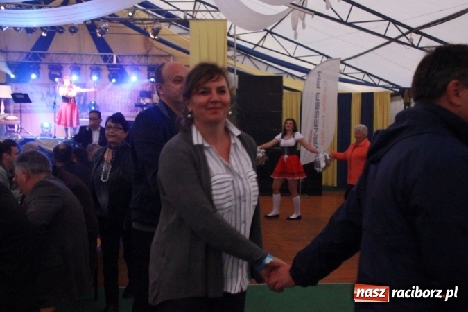 Zdjęcie w galerii na portalu naszraciborz.pl: Oktoberfest w Szymocicach – jak na Bajerach… wiadomości z regionu