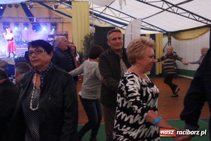 Zdjęcie w galerii na portalu naszraciborz.pl: Oktoberfest w Szymocicach – jak na Bajerach… wiadomości z regionu