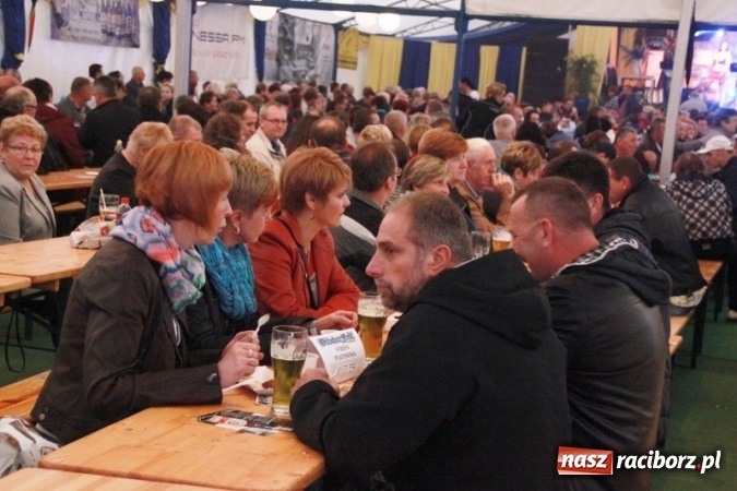 Zdjęcie w galerii na portalu naszraciborz.pl: Oktoberfest w Szymocicach – jak na Bajerach… wiadomości z regionu
