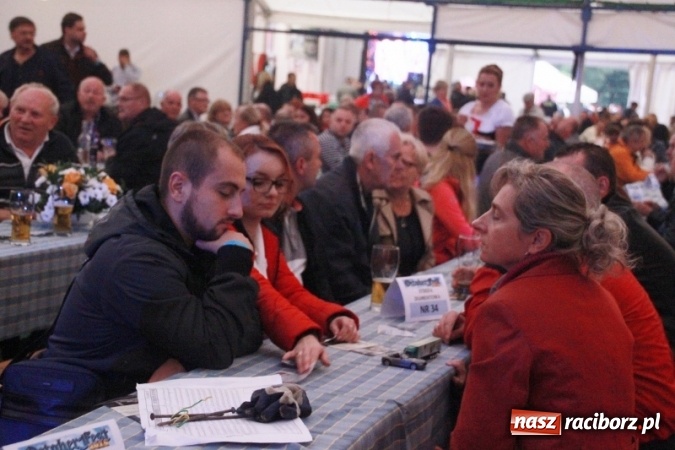 Zdjęcie w galerii na portalu naszraciborz.pl: Oktoberfest w Szymocicach – jak na Bajerach… wiadomości z regionu