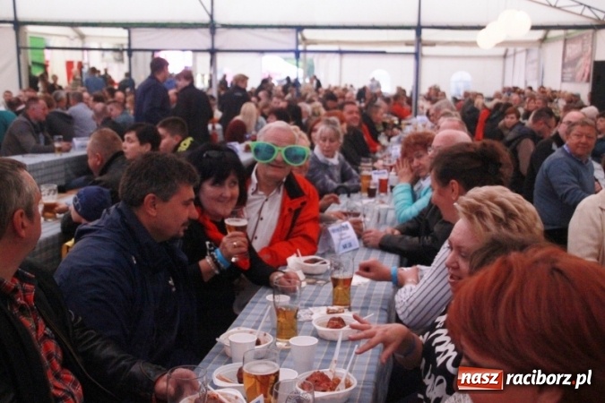 Zdjęcie w galerii na portalu naszraciborz.pl: Oktoberfest w Szymocicach – jak na Bajerach… wiadomości z regionu