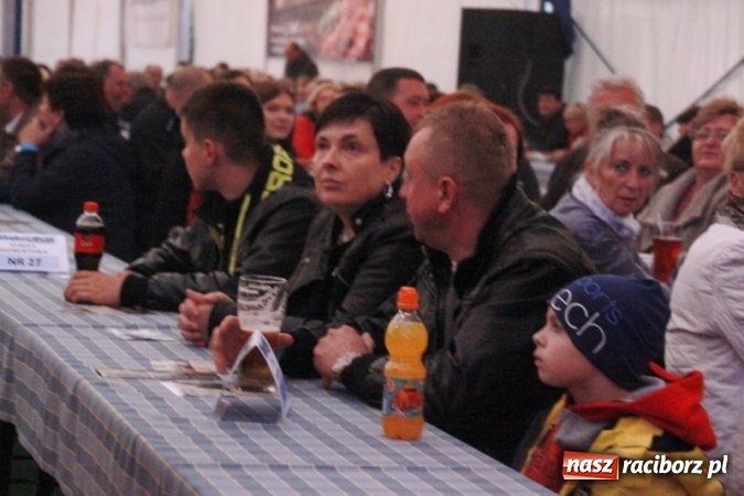 Zdjęcie w galerii na portalu naszraciborz.pl: Oktoberfest w Szymocicach – jak na Bajerach… wiadomości z regionu