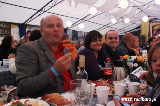 Zdjęcie w galerii na portalu naszraciborz.pl: Oktoberfest w Szymocicach – jak na Bajerach… wiadomości z regionu